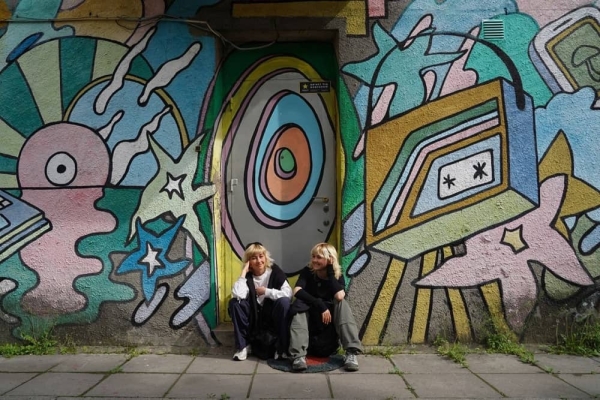 Почему KFC — американский бренд с украинской душой и причем здесь художницы сестры Фельдман?