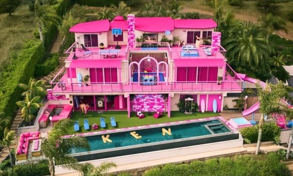 Как фильм «Барби» стал главным хитом года, или история гениального маркетинга Как фильм «Барби» стал главным хитом года, или история гениального маркетинга