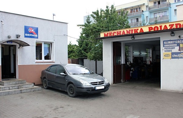 Белорусы арендовали под Варшавой бывшую автомойку и открыли СТО. Выгодно?