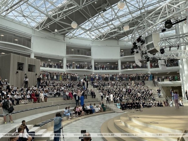 Самая большая в России школа построена с участием Беларуси Самая большая в России школа построена с участием Беларуси