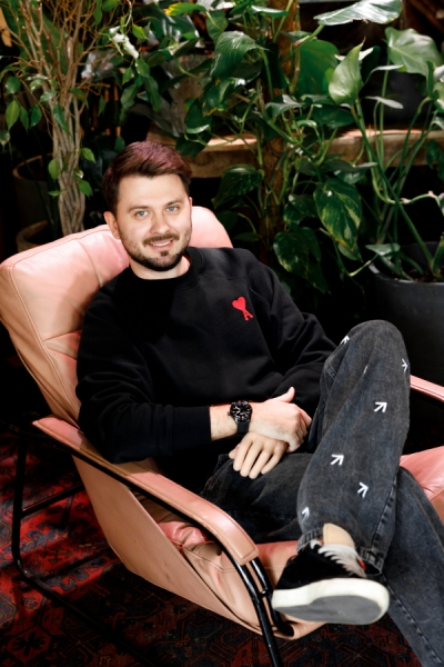 Теплые слова и желание жить: встречаем День рекламиста на Sostav