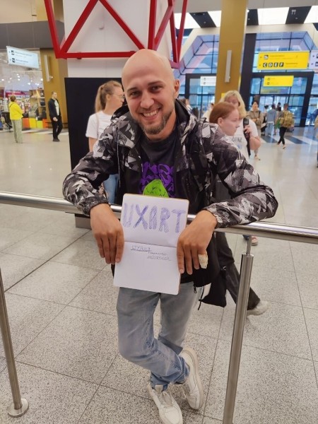 
                    Ложится в 5 утра, пиарит свое агентство и управляет им, пишет музыку и не выгорает. Как? Интервью с CEO UXART            