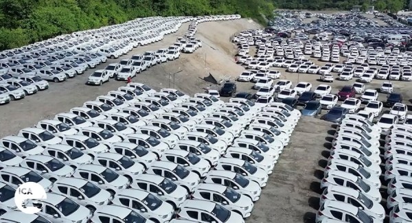 В Китае находят поля с заброшенными электромобилями. Что происходит?