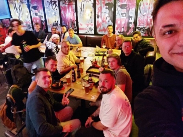 
                    Ложится в 5 утра, пиарит свое агентство и управляет им, пишет музыку и не выгорает. Как? Интервью с CEO UXART            