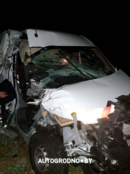 В семейный экипаж белорусских дальнобойщиков жестко врезался француз под Парижем