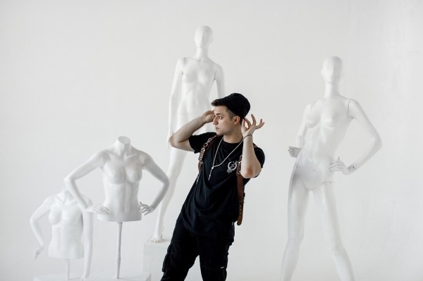 Ложится в 5 утра, сам пиарит свое агентство и управляет им, пишет музыку и не выгорает. Как? Интервью с CEO UXART
Ложится в 5 утра, сам пиарит свое агентство и управляет им, пишет музыку и не выгорает. Как? Интервью с CEO UXART