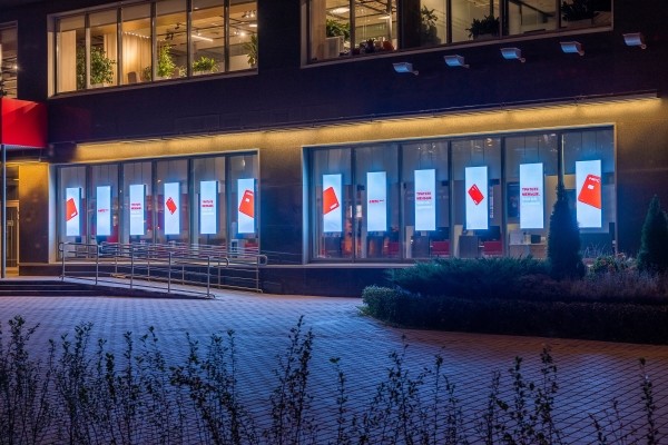 
                    Как мы устанавливали LED-экраны для МТС Банка и получили за них международную награду            