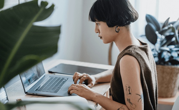 Роскомнадзор опубликовал памятку по размещению токенов в интернет-рекламе — в том числе в «видеокружках» и Stories
Статьи редакции
Роскомнадзор опубликовал памятку по размещению токенов в интернет-рекламе — в том числе в «видеокружках» и Stories
Статьи редакции