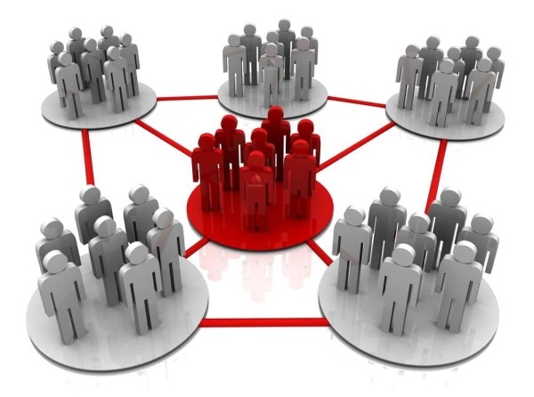 Он, конечно, сукин сын, но это НАШ сукин сын или рассуждения о групповом фаворитизме