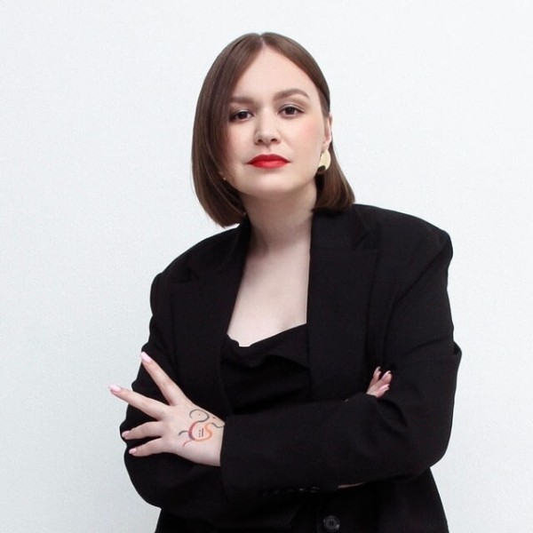 
                    Мы заставляем дизайнеров работать бесплатно два месяца, а они и рады. Рассказываю, как сломать систему            