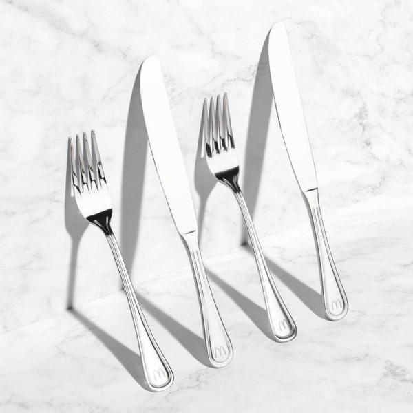 В Бельгии McDonald's начал подавать к люксовому бургеру серебряные столовые приборы В Бельгии McDonald's начал подавать к люксовому бургеру серебряные столовые приборы