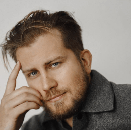 
                    Как разработчикам работать с госкомпаниями в 2024 году            