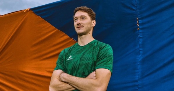 Юрий Стоянов ответил поклонникам на письма в рамках промо своего сериала 