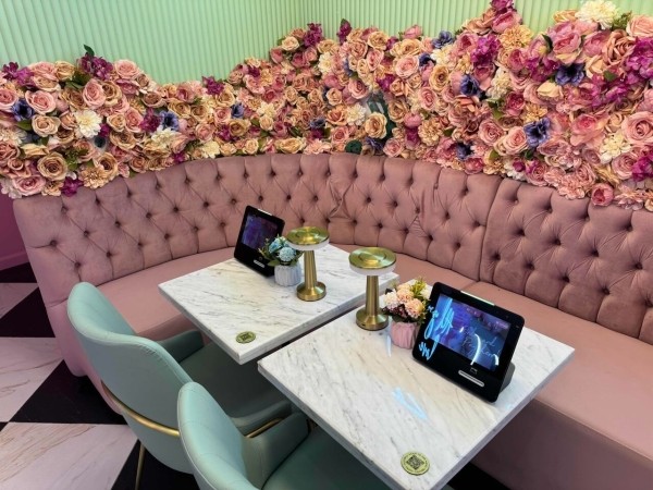 
                    7 000 планшетов Kate Media: официантов меньше, а доход выше            