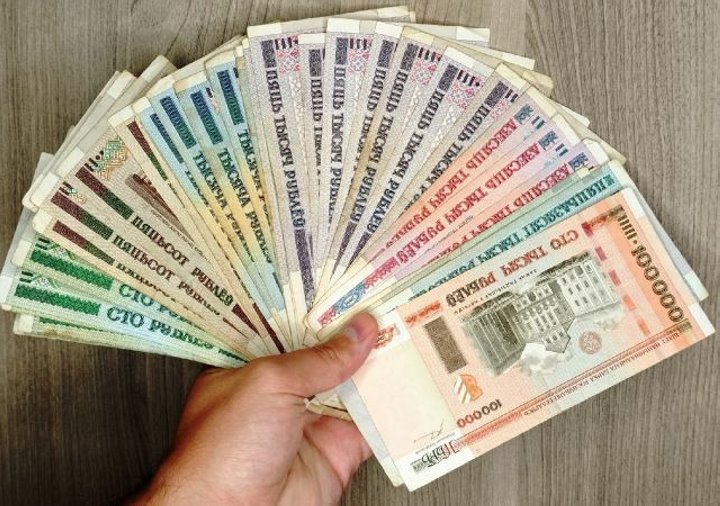 В Германии двое румын пытались продать старые белорусские рубли В Германии двое румын пытались продать старые белорусские рубли